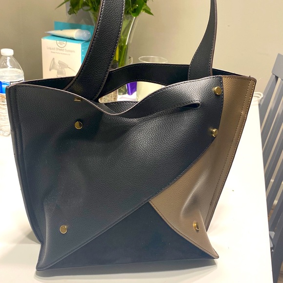 Sondra Roberts Handbags - Sondra Roberts Black Leather Purse